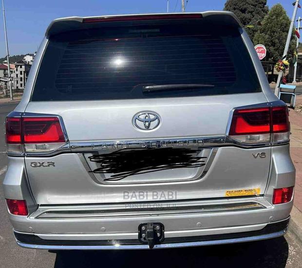 Toyota Land Cruiser 2010 Silver