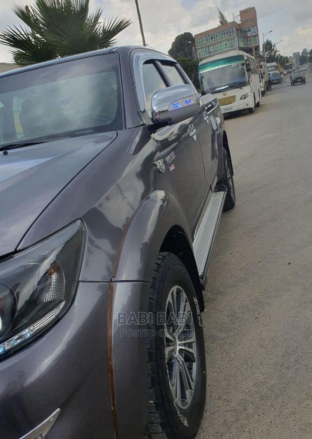 Toyota Hilux 2010 Gray