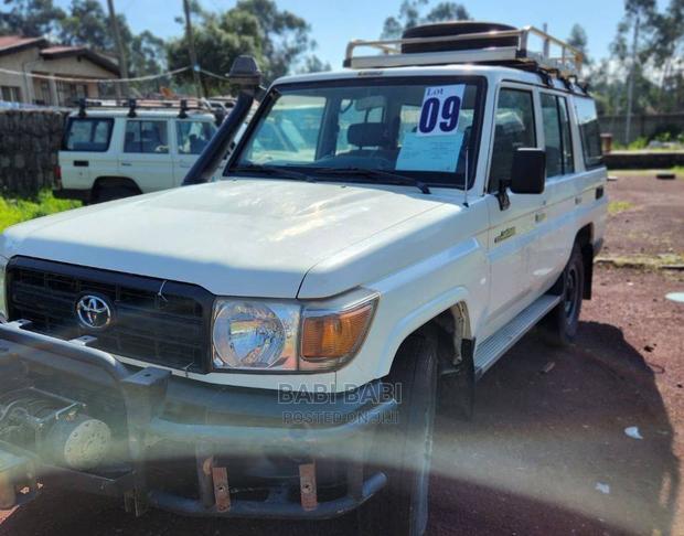 Toyota Land Cruiser 2014 White