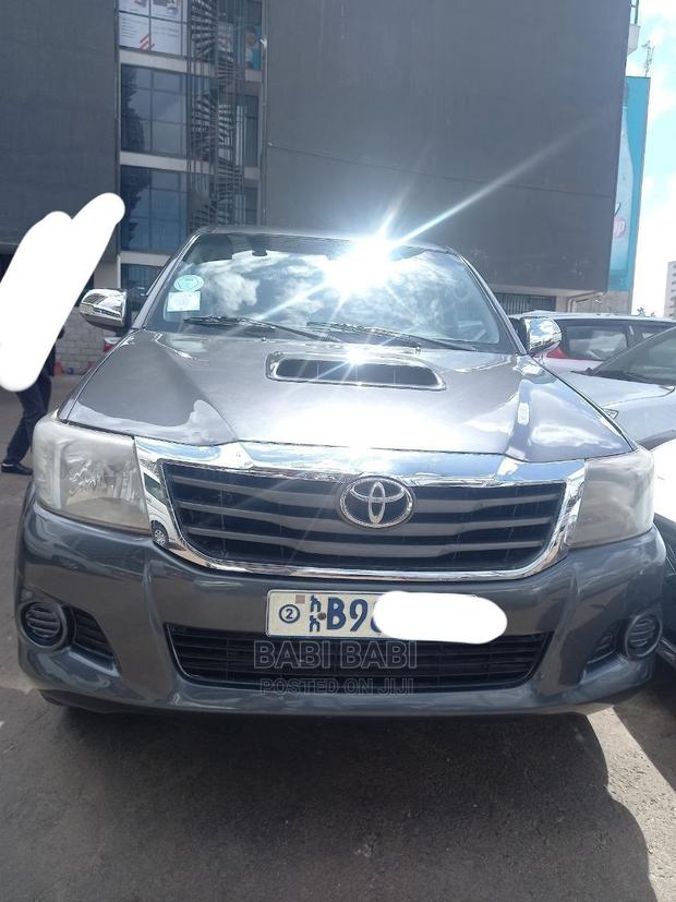 Toyota Hilux 2015 Gray