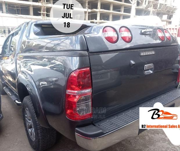 Toyota Hilux 2015 Gray