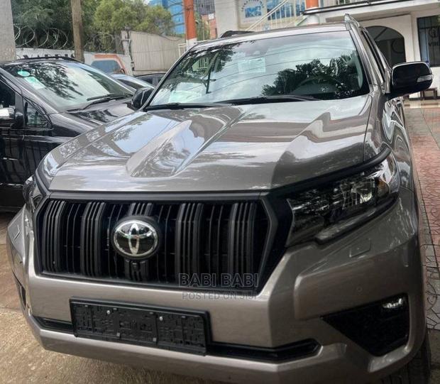 New Toyota Land Cruiser 2023 Gold