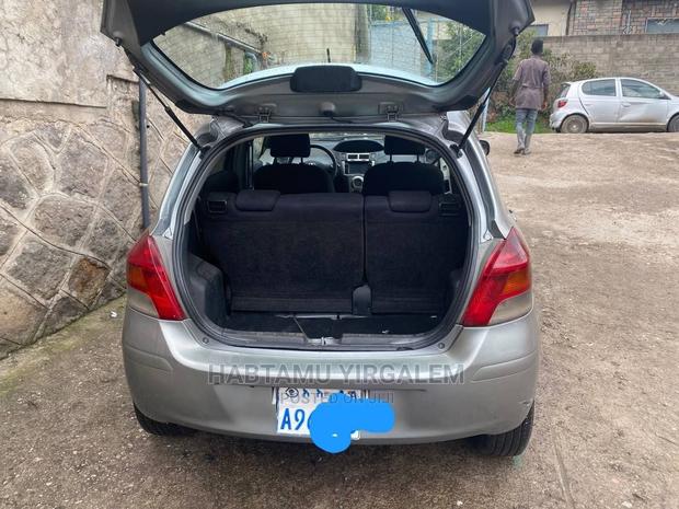 Toyota Yaris 2009 Gray