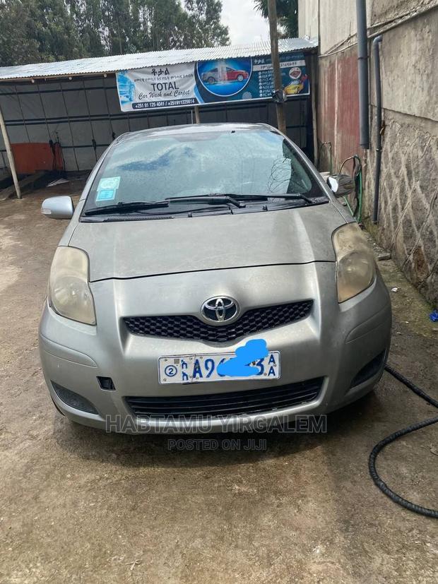 Toyota Yaris 2009 Gray