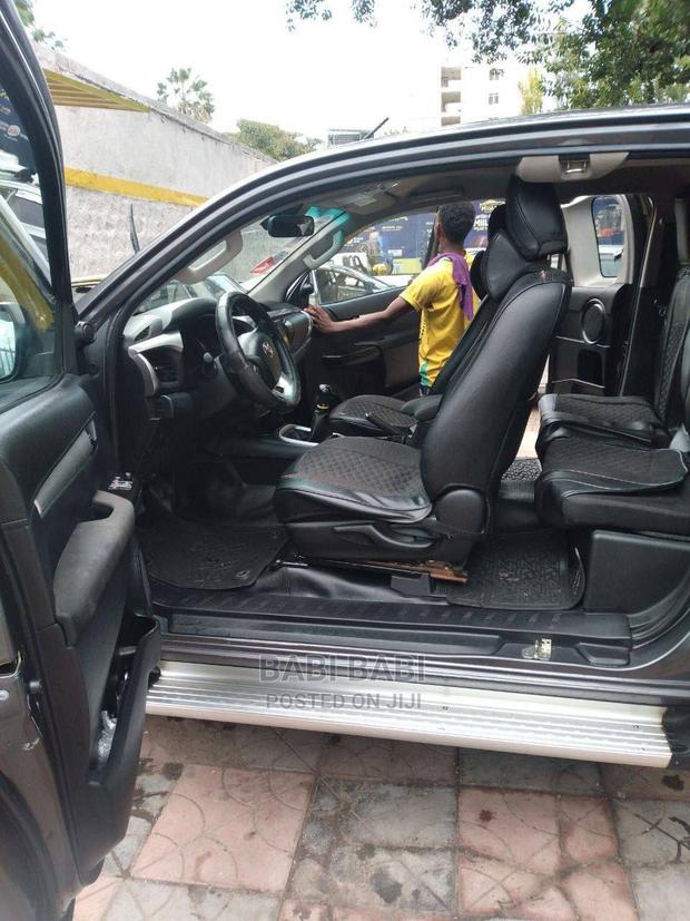 Toyota Hilux 2020 Gray