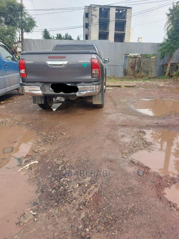 Toyota Hilux 2020 Gray