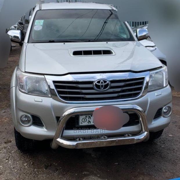 Toyota Hilux 2015 Gold