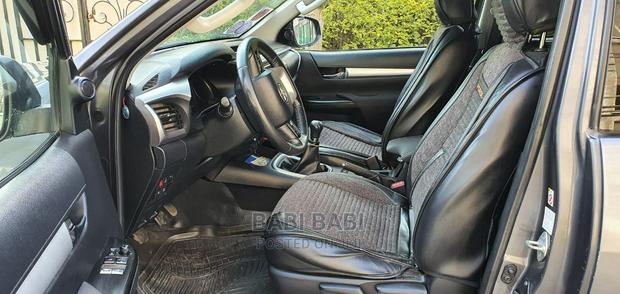 Toyota Hilux 2016 Gray