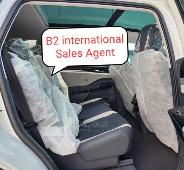 Volkswagen ID.6 2024 White