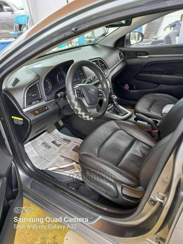 Hyundai Avante 2016 Silver