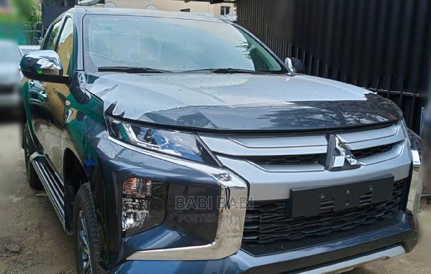 New Mitsubishi L200 2023 Gray