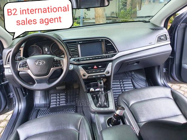 Hyundai Avante 2018 Blue