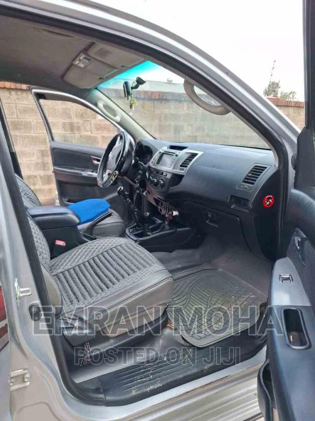 Toyota Hilux 2015 Gray