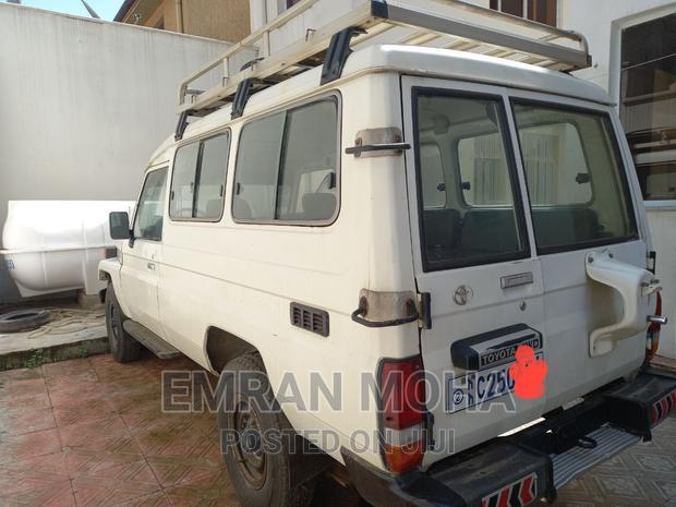 Toyota Land Cruiser 2004 Silver