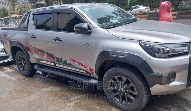 Toyota Hilux 2022 Silver