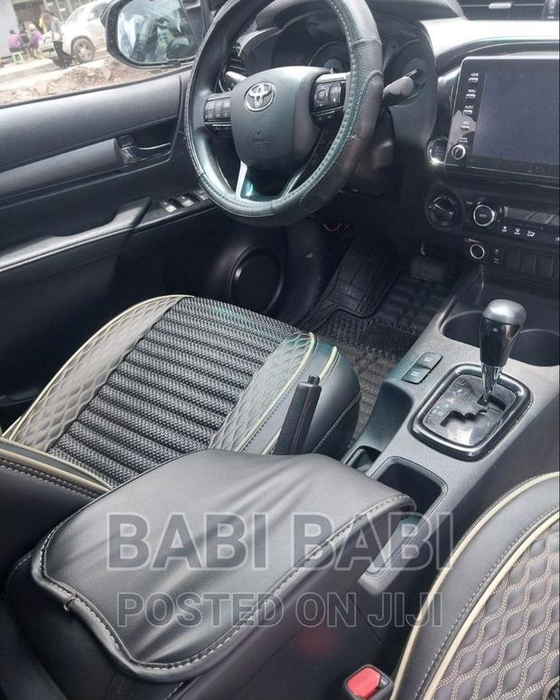 Toyota Hilux 2022 Silver