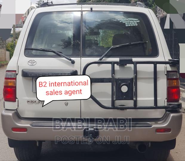 Toyota Land Cruiser 2005 White
