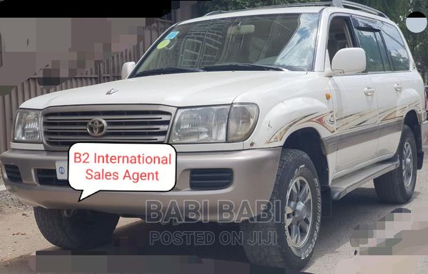 Toyota Land Cruiser 2005 White