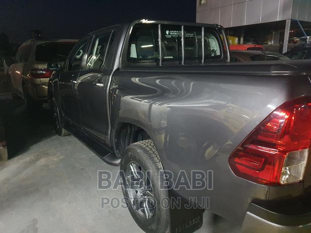 New Toyota Hilux 2022 Gray