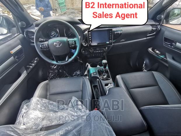 New Toyota Hilux 2023 Gray