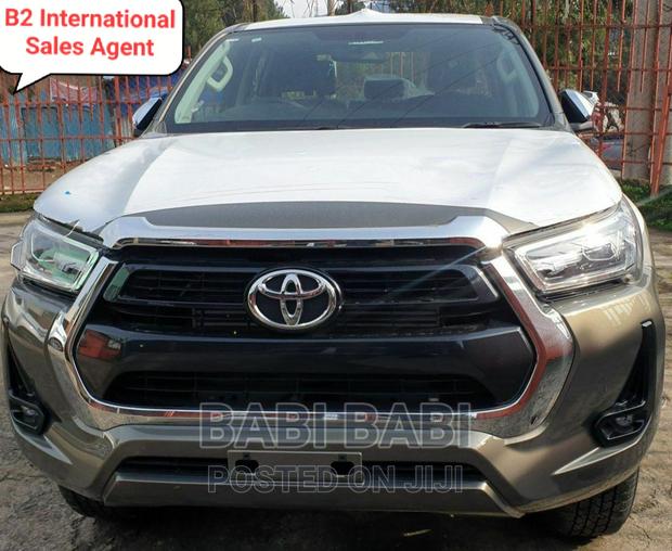 New Toyota Hilux 2023 Gray