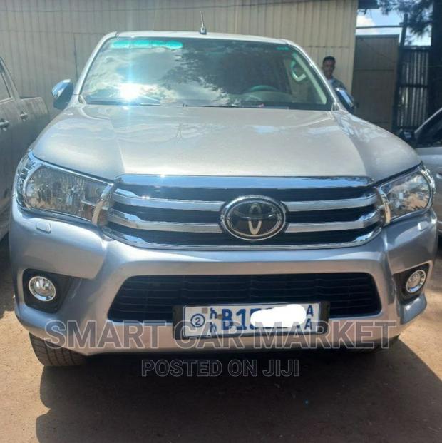 Toyota Hilux 2019 Silver