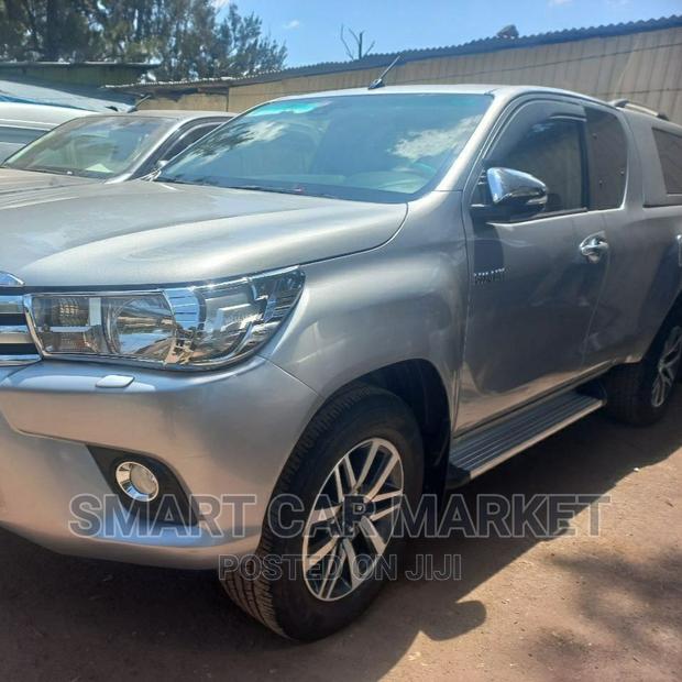 Toyota Hilux 2019 Silver