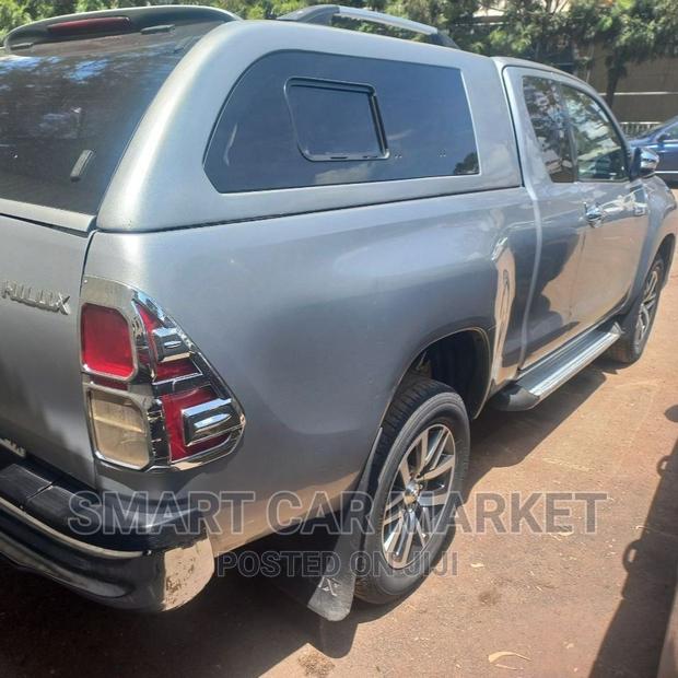 Toyota Hilux 2019 Silver