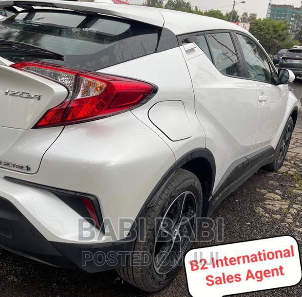 Toyota C-HR 2023 White
