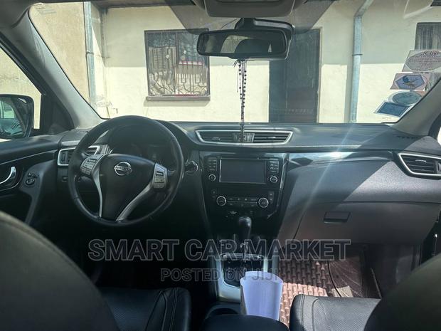 Nissan Qashqai 2017 Brown