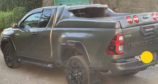 Toyota Hilux 2022 Gray