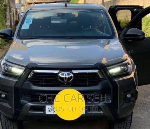 Toyota Hilux 2022 Gray