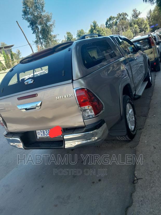 Toyota Hilux 2019 Silver