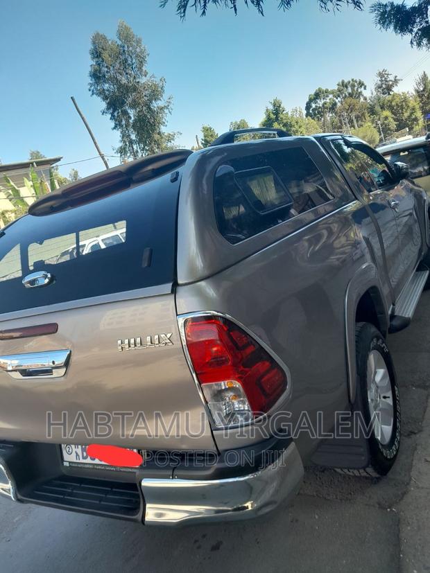 Toyota Hilux 2019 Silver