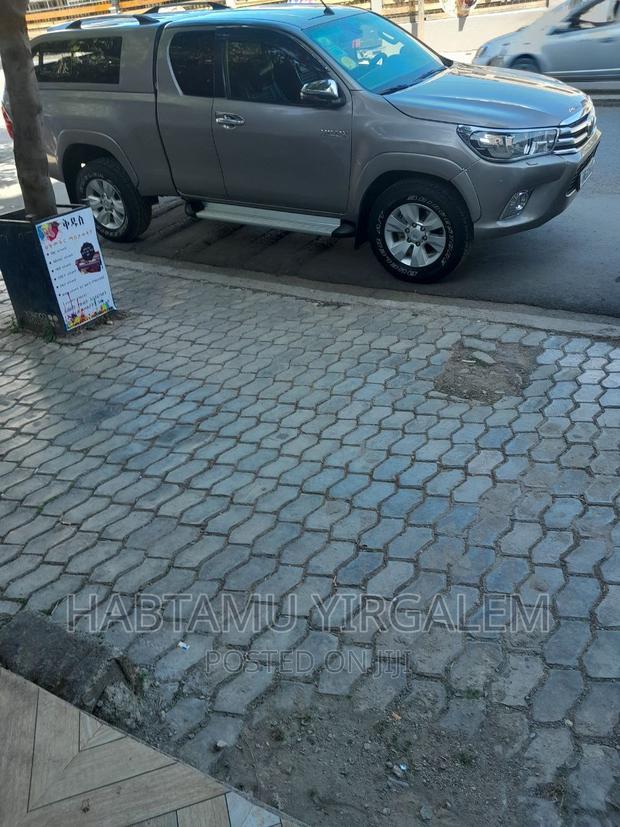Toyota Hilux 2019 Silver