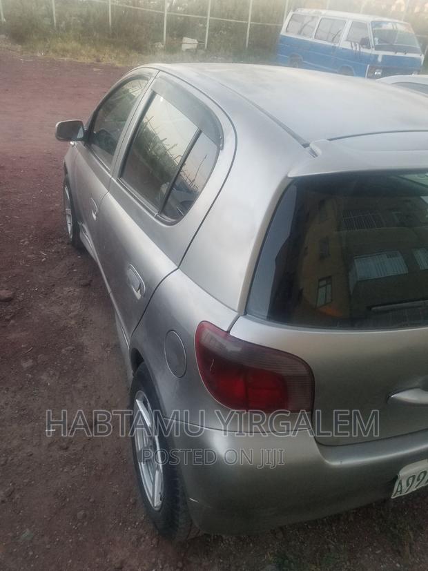 Toyota Vitz 2001 Gray