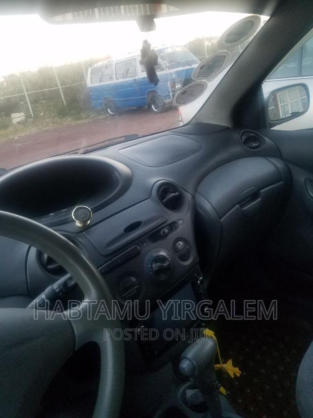 Toyota Vitz 2001 Gray