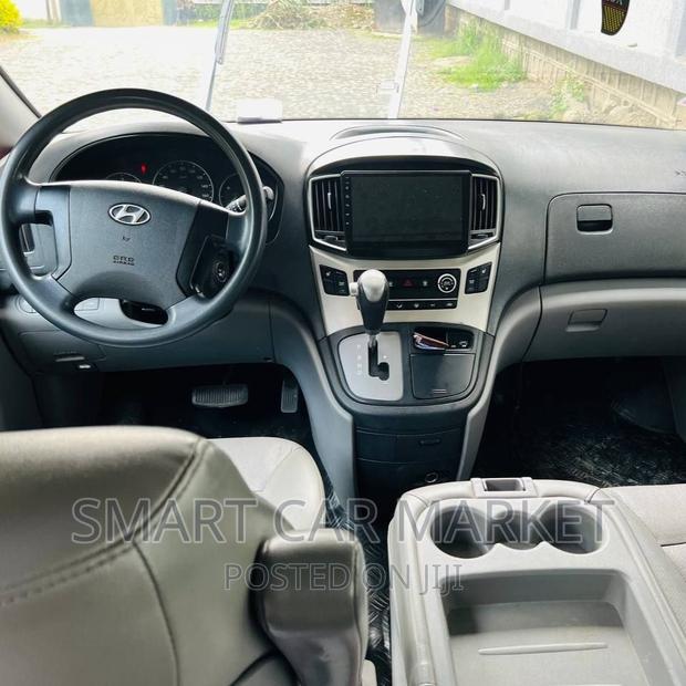 Hyundai Starex 2016 Gray