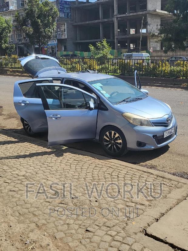 Toyota Yaris L Hatchback 5dr 2012 Blue