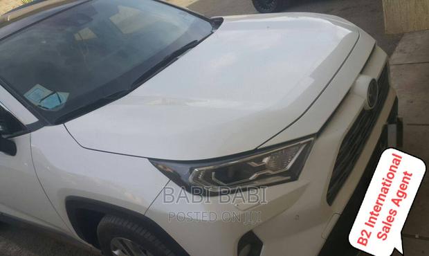Toyota RAV4 2021 White