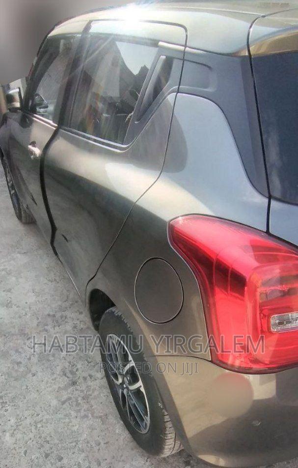 Suzuki Swift 2022 Gray