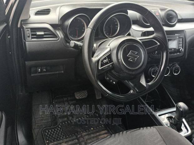 Suzuki Swift 2022 Gray