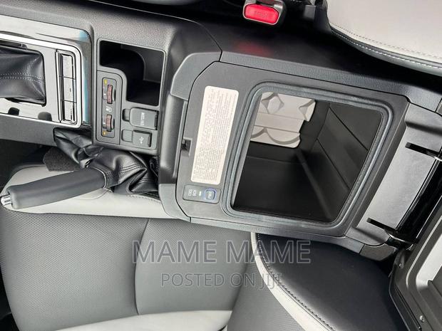 Toyota Land Cruiser 2022 White