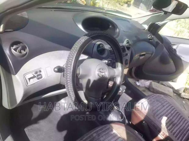 Toyota Vitz 2002 Brown