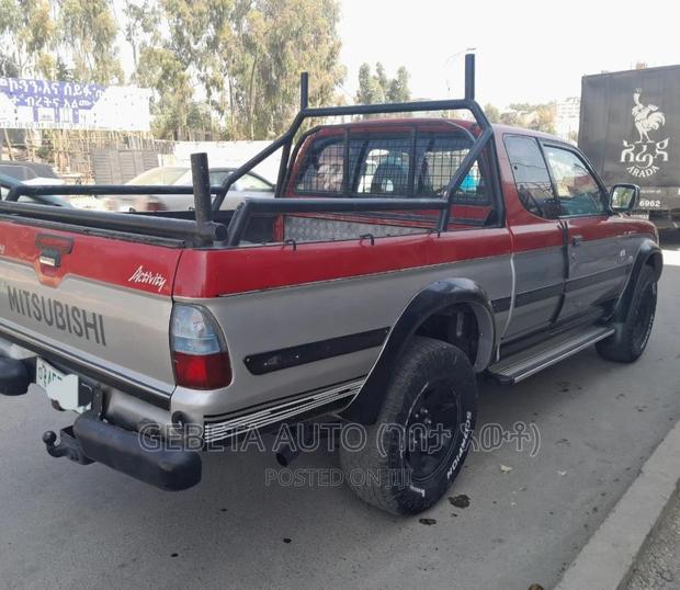 Mitsubishi Dyna Truck 2004 Red