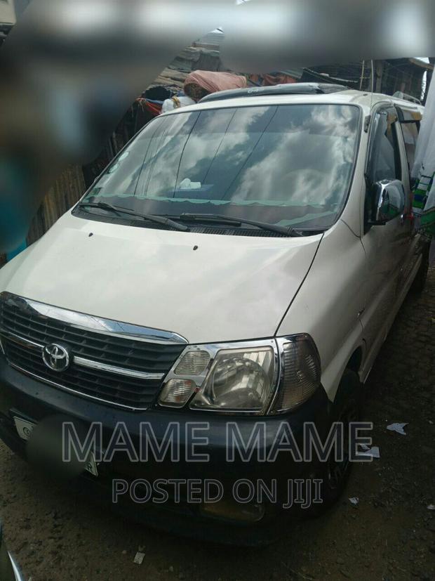 Toyota HiAce 2011 White