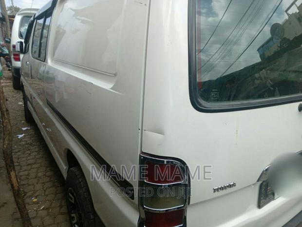 Toyota HiAce 2011 White