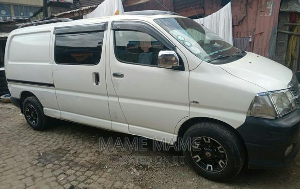 Toyota HiAce 2011 White