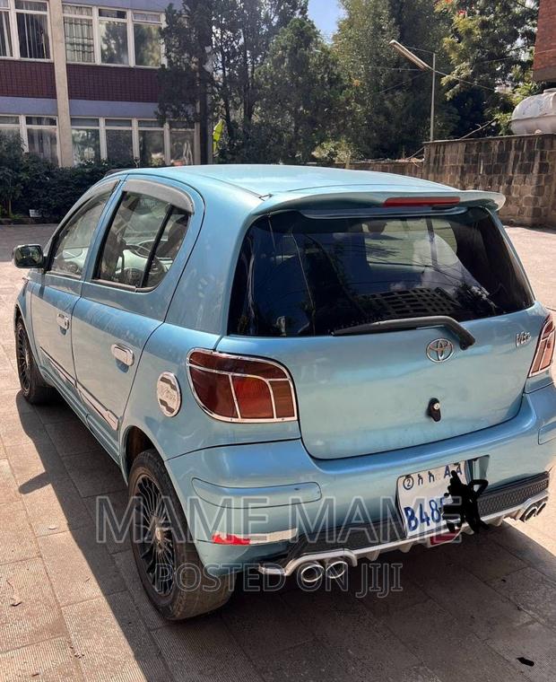 Toyota Vitz 2002 Gray