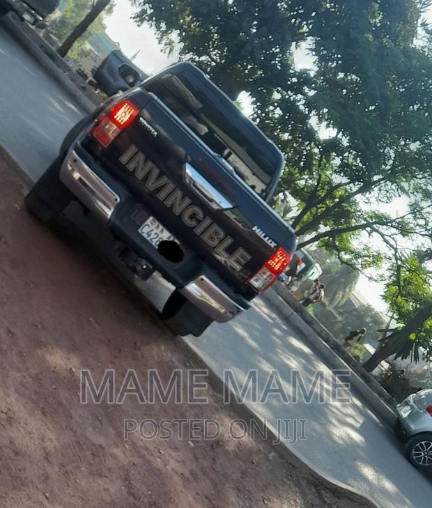 Toyota Hilux 2021 Gray